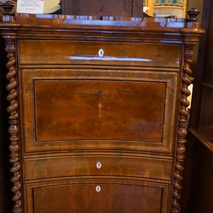 Halbmondschrank in Mahagoni